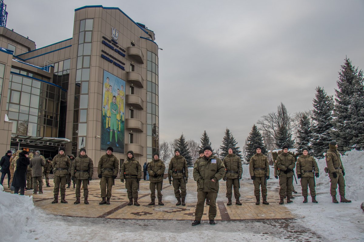 Здание тщательно охраняли бойцы Нацгвардии и патрульная полиция