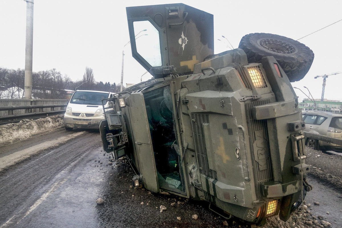 В автомобиле находились два человека