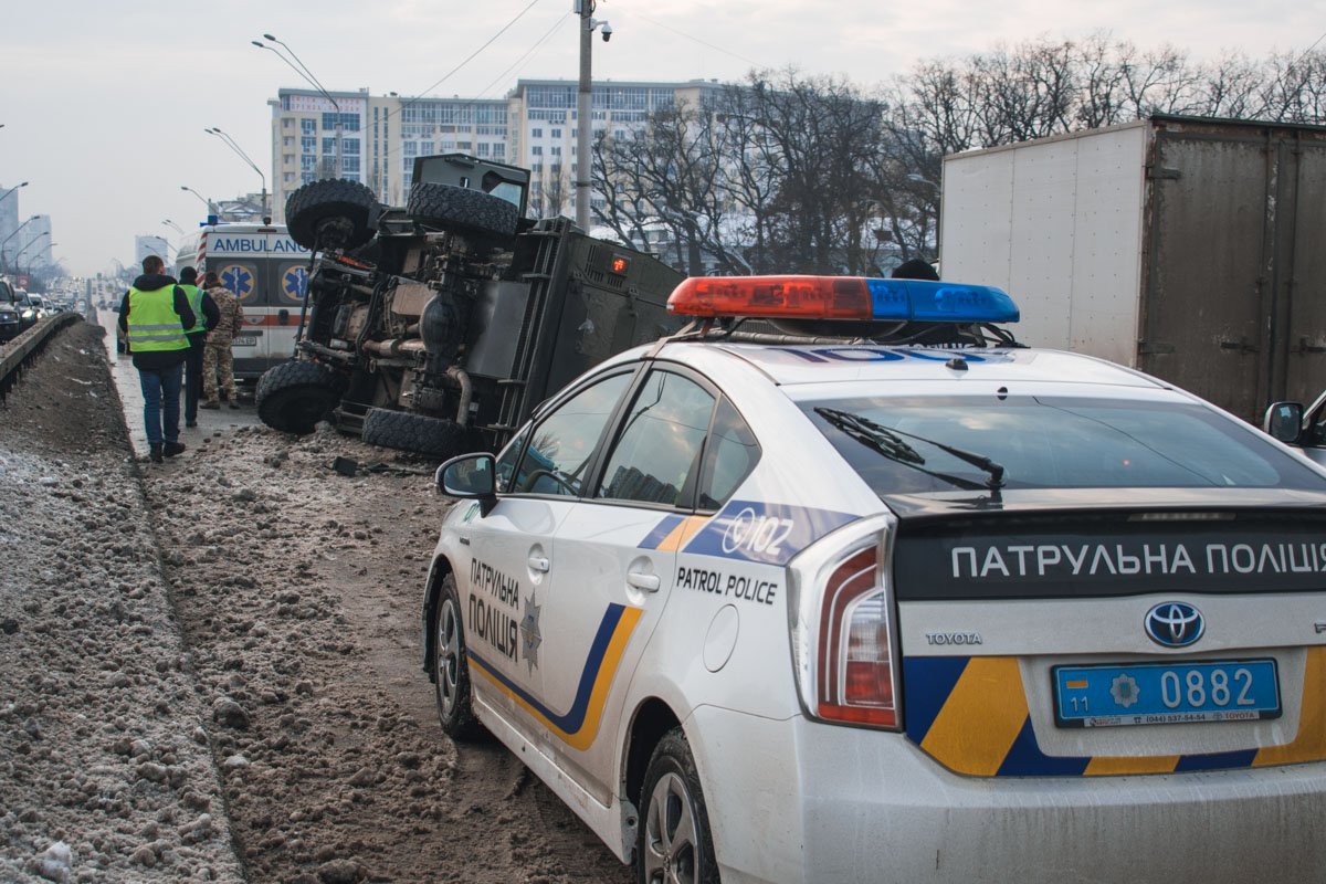 На месте работала патрульная полиция 