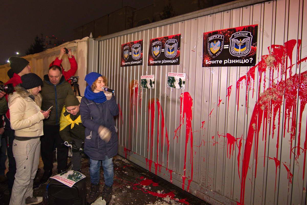 На проспекте Лобановского собрались участники Автомайдана