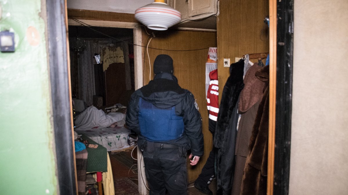 В квартире находились два пожилых человека