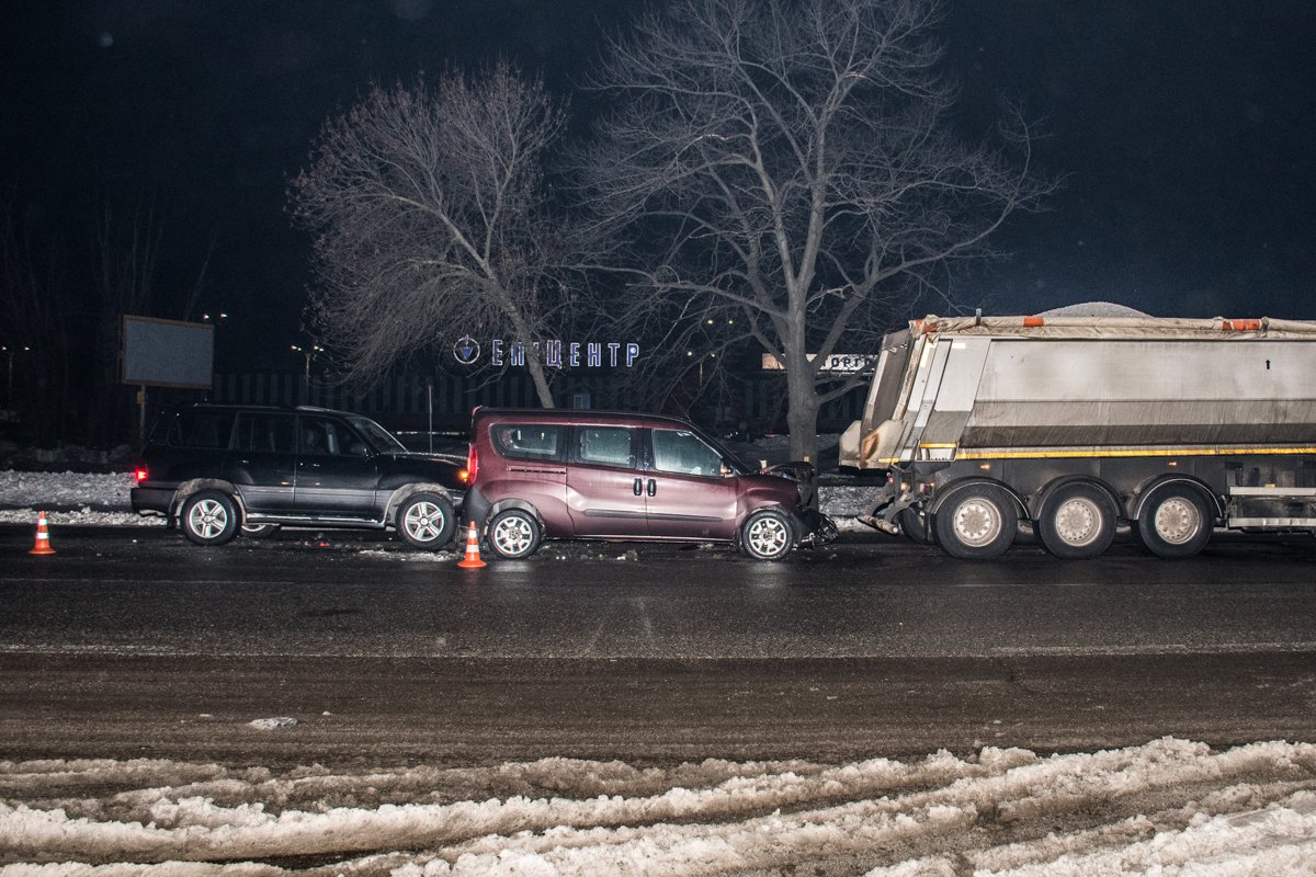 На Окружной произошло тройное ДТП