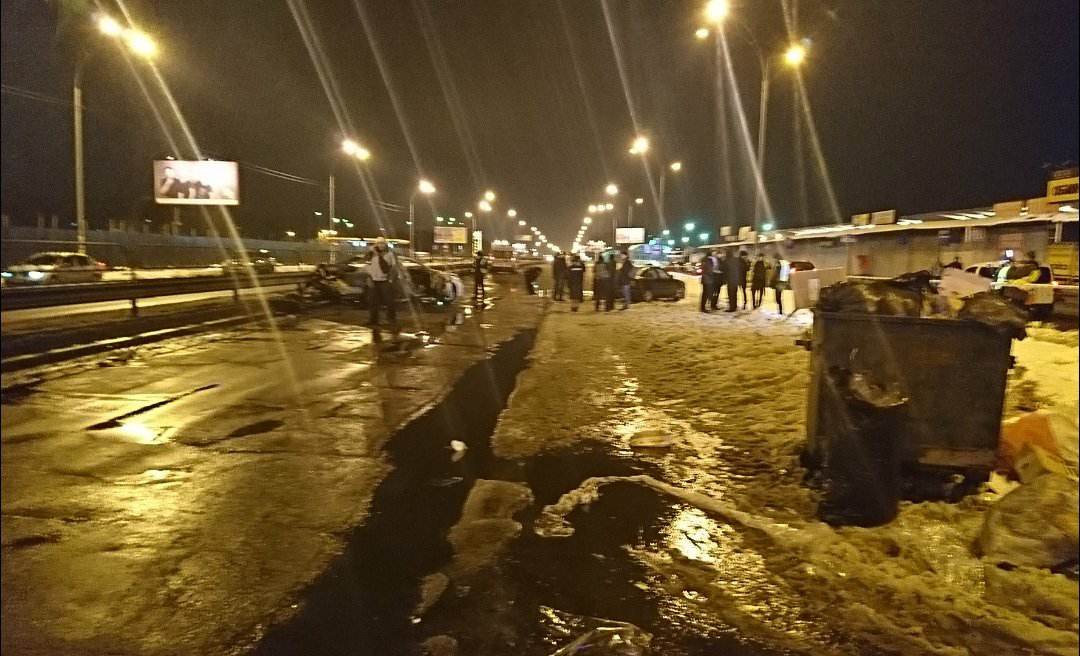 Полностью перекрыт Броварской проспект 