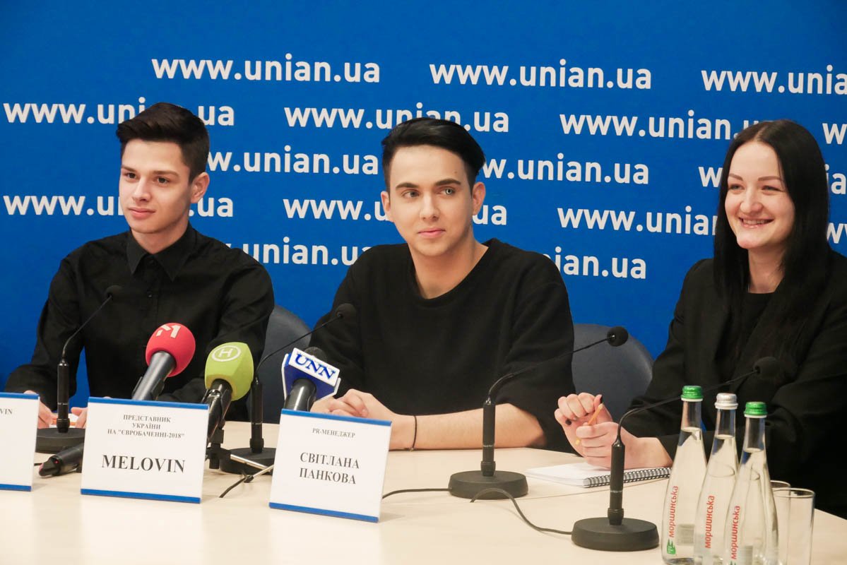 На пресс-конференции певец был со своим директором Артемом Козубом и пиарщиком Светланой Панковой На пресс-конференции певец был со своим директором Артемом Козубом и пиарщиком Светланой Панковой