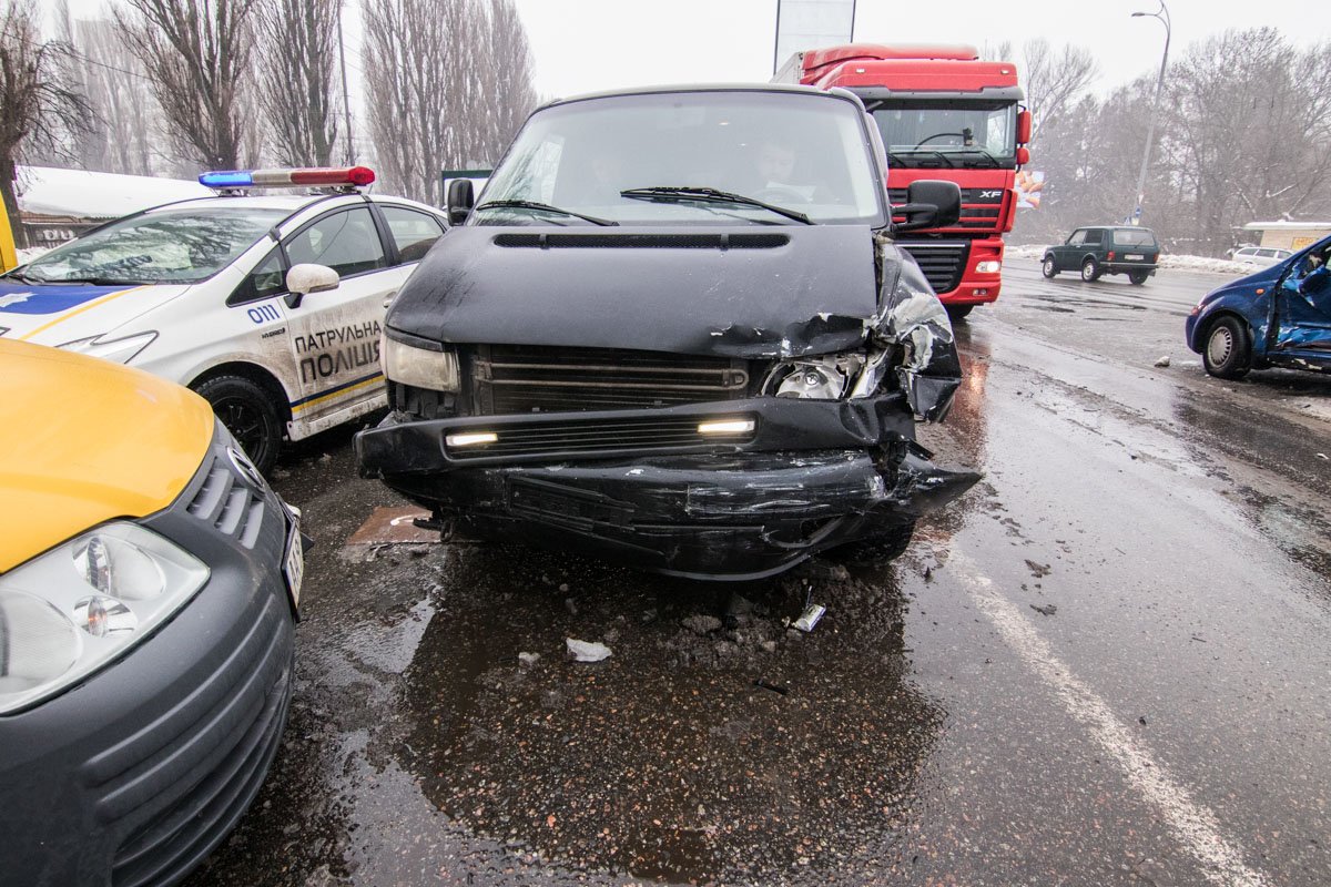 Chevrolet врезался в Volkswagen Transporter