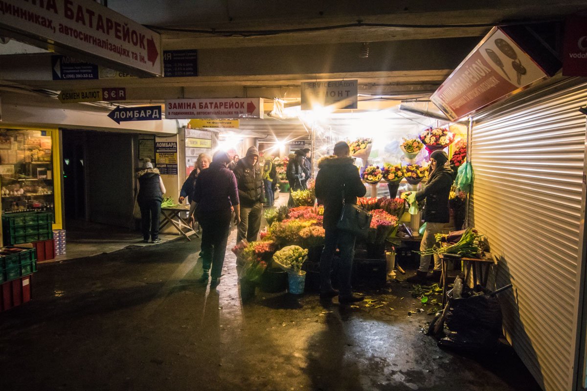 Ранним утром на Льва Толстого уже появились очереди