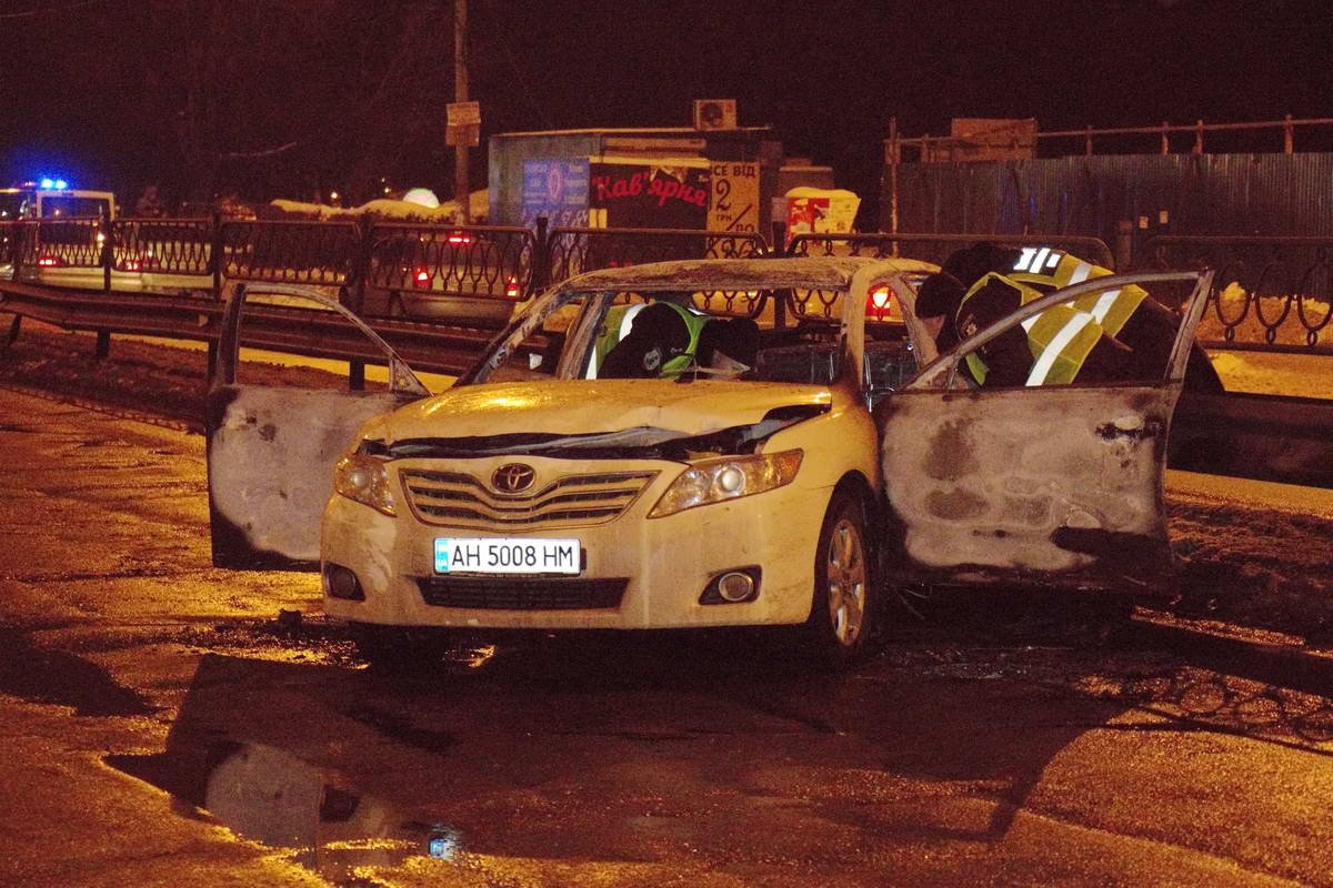 На Броварском проспекте подорвали Toyota Camry