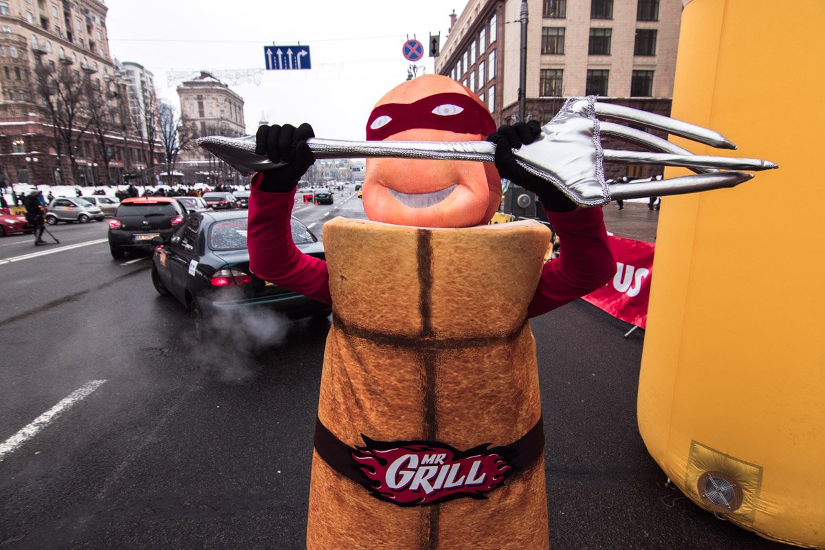 Движение на соревнованиях регулировали веселые хот-доги