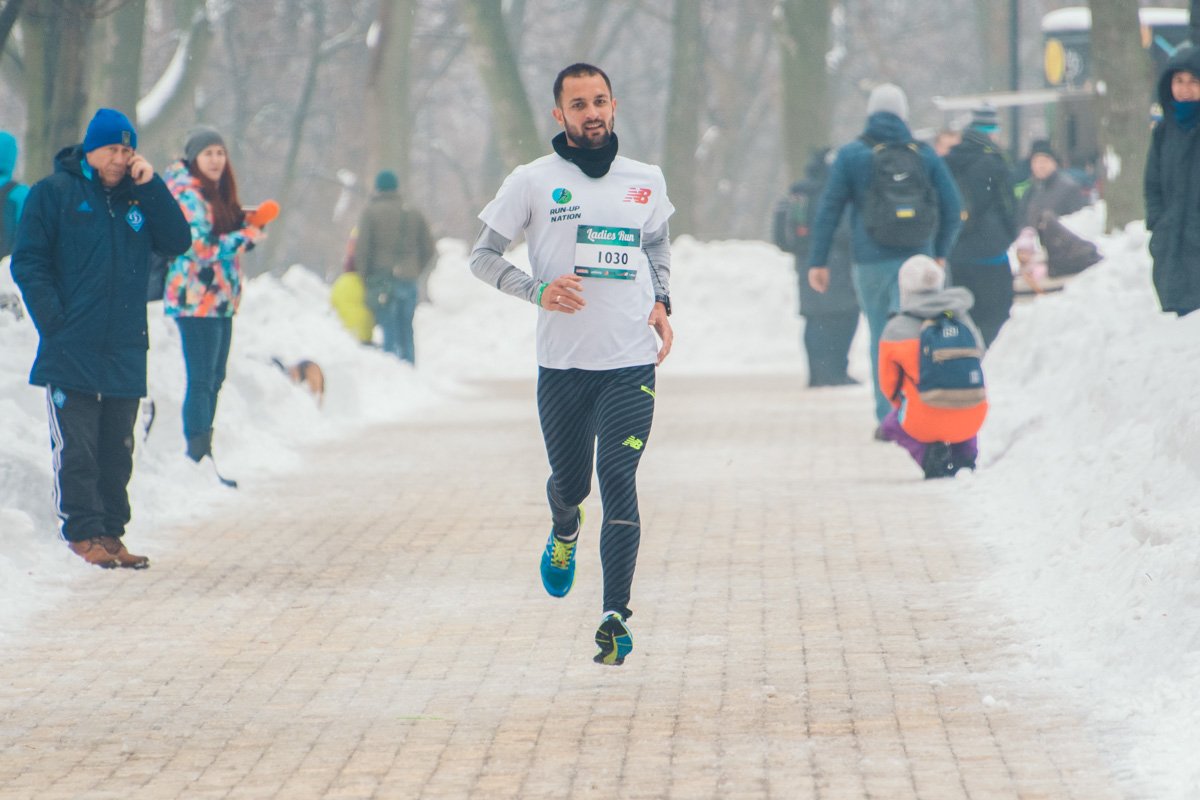 В забеге также участвовали мужчины