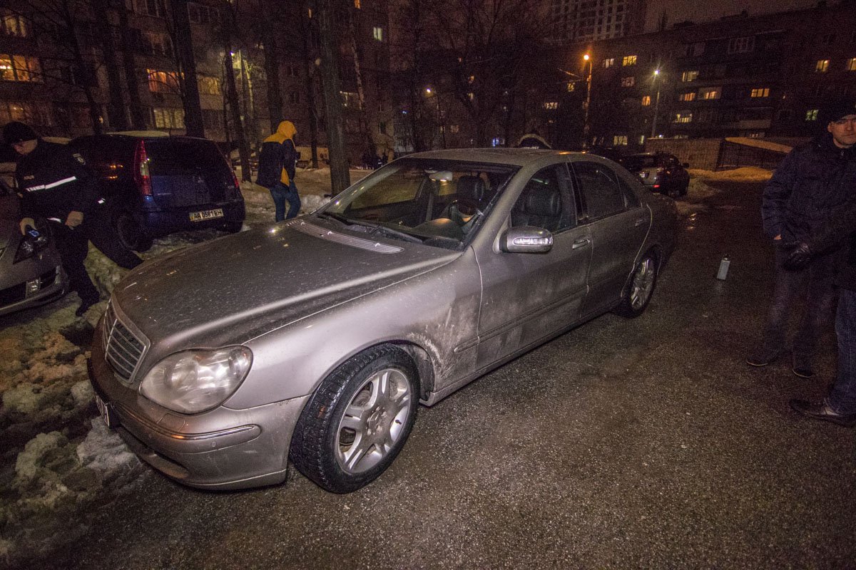 Друзья подъехали к дому на этом автомобиле Друзья подъехали к дому на этом автомобиле