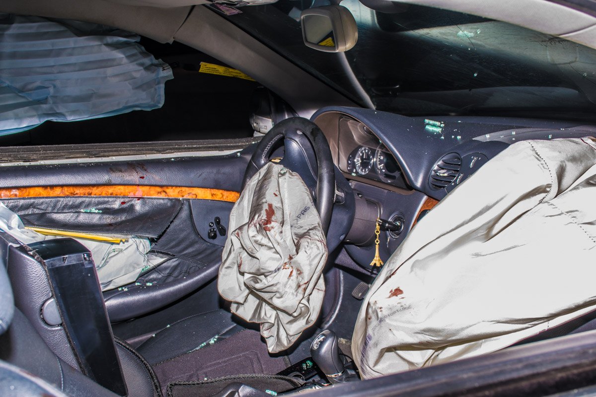 Водитель с пассажиром были пристегнуты, поэтому обошлось без серьезных травм 