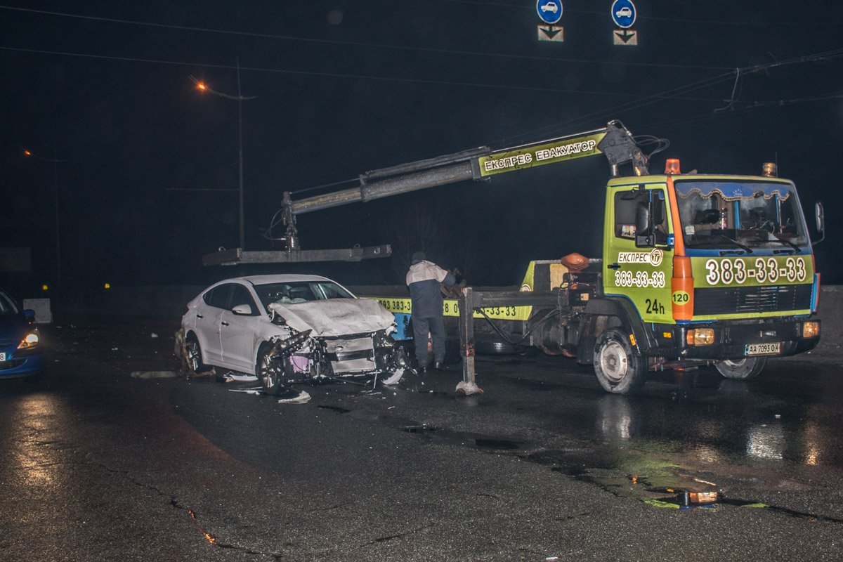 Новенький Hyundai всего 3 дня проколесил по дорогам Киева