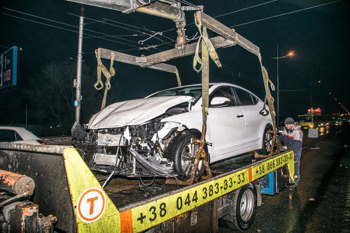 У эвакуатора сегодня очень много работы