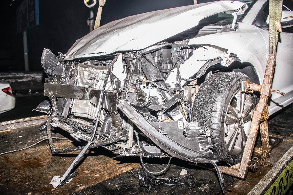 Новые детали авто еще сверкают и не покрыты дорожной грязью