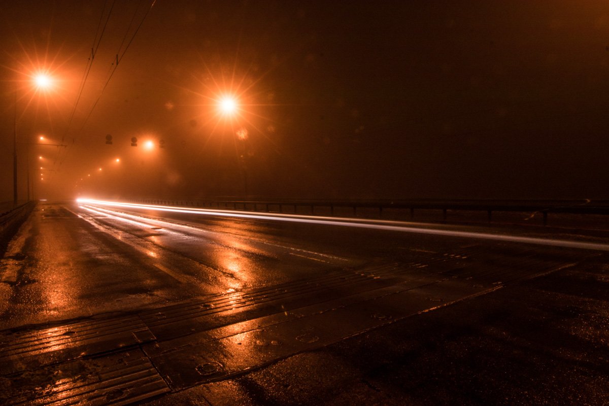 В городе словно жила недосказанность, загадка
