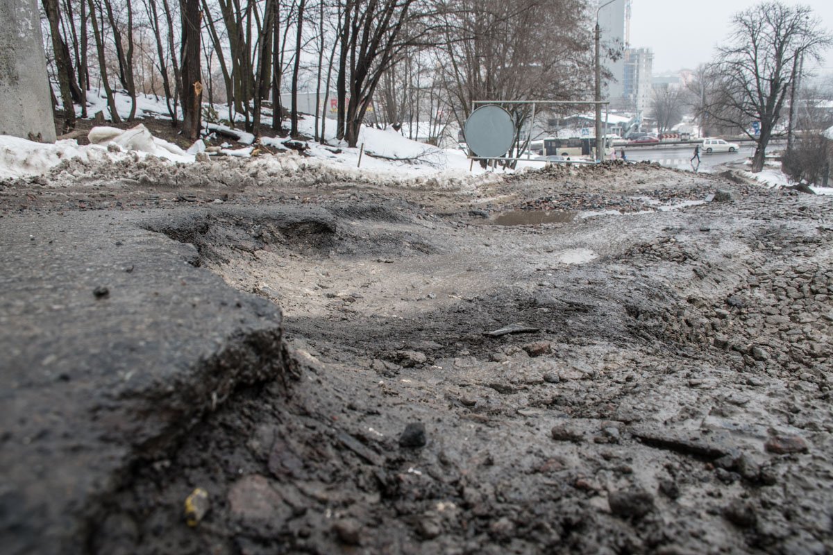 Она образовалась на выезде на улицу Вадима Гетьмана 