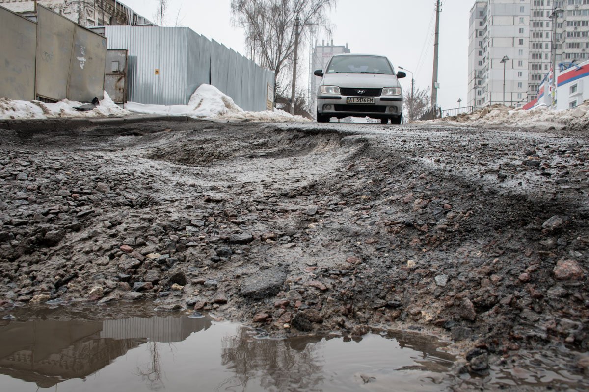 Некоторые водителя не решаются преодолевать такой барьер на дороге