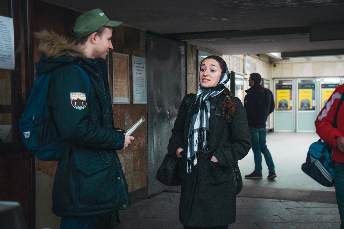 Пару строк вспомнил - и вперед к турникету Пару строк вспомнил - и вперед к турникету