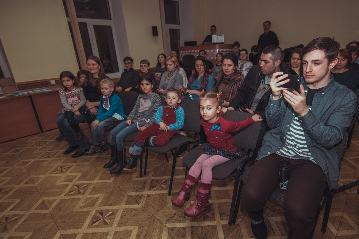 На мероприятие собрались дети и взрослые