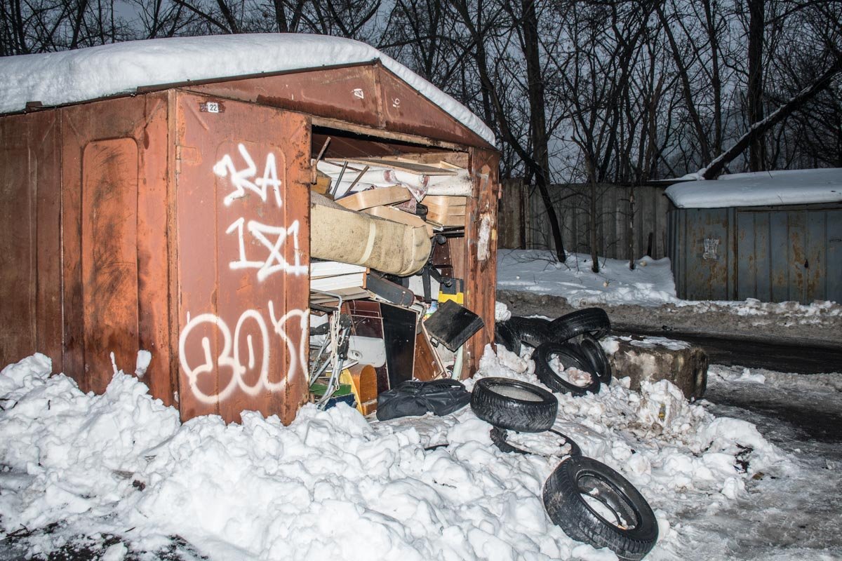Покрышки, которые собирались жечь Покрышки, которые собирались жечь