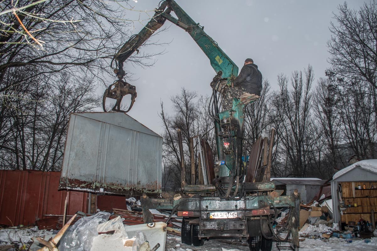 Руками тут уже порядок не наведешь Руками тут уже порядок не наведешь