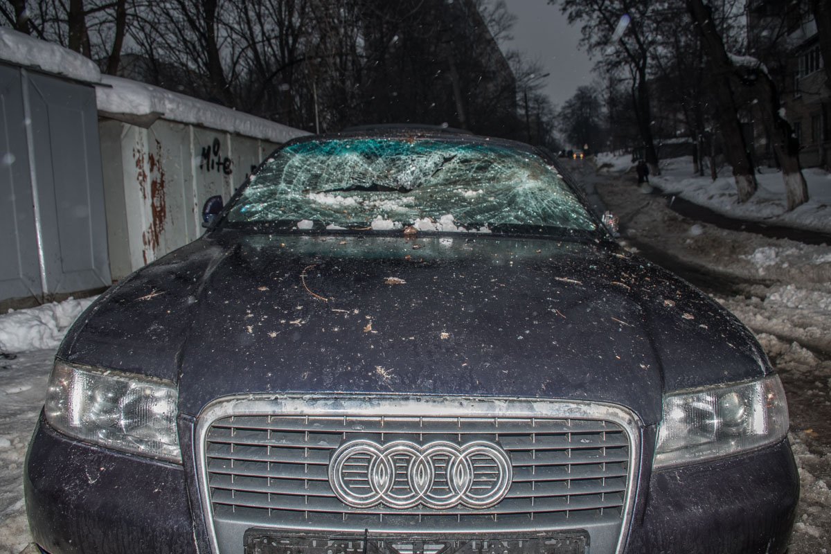 Люди утверждают, что авто принадлежало одному из сотрудников охранной фирмы Люди утверждают, что авто принадлежало одному из сотрудников охранной фирмы