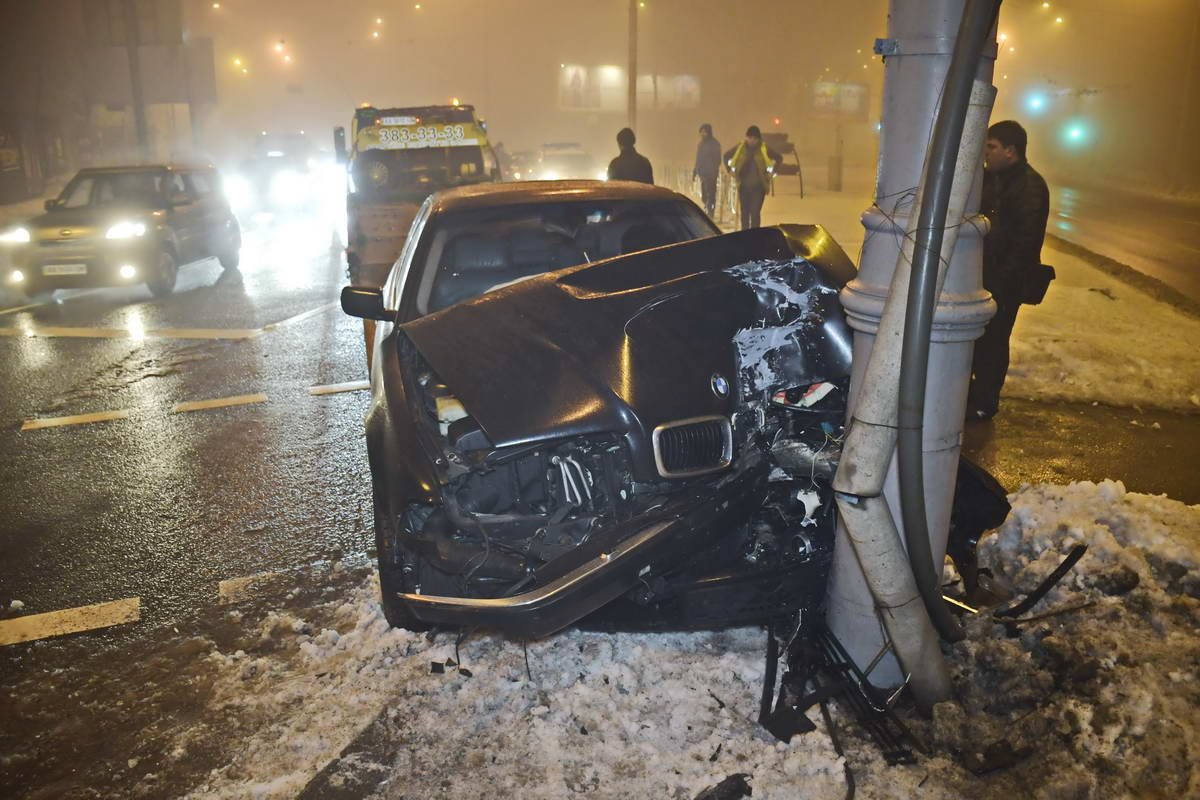 Немецкое качество автомобиля спасло водителя от травм