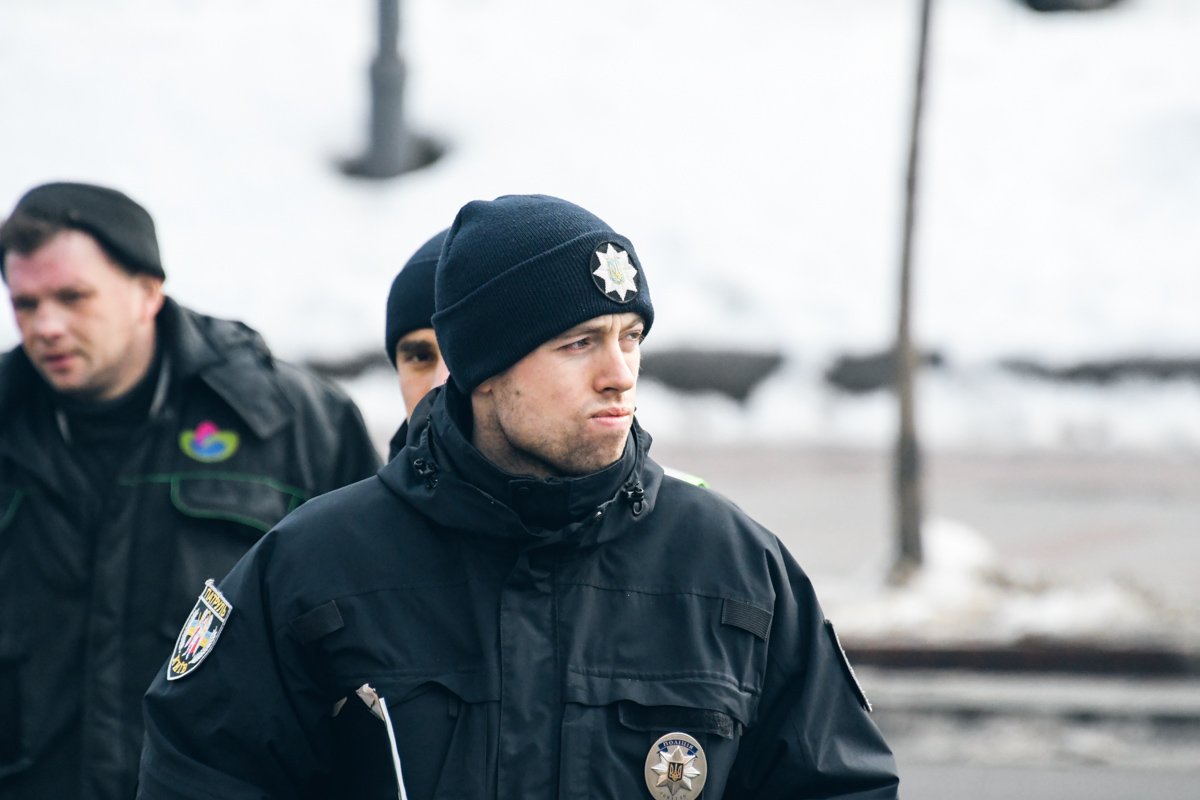 Полиция следит за порядком на улицах