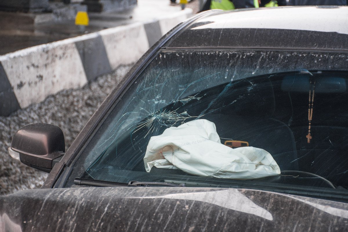 В Geely сработала подушка безопасности