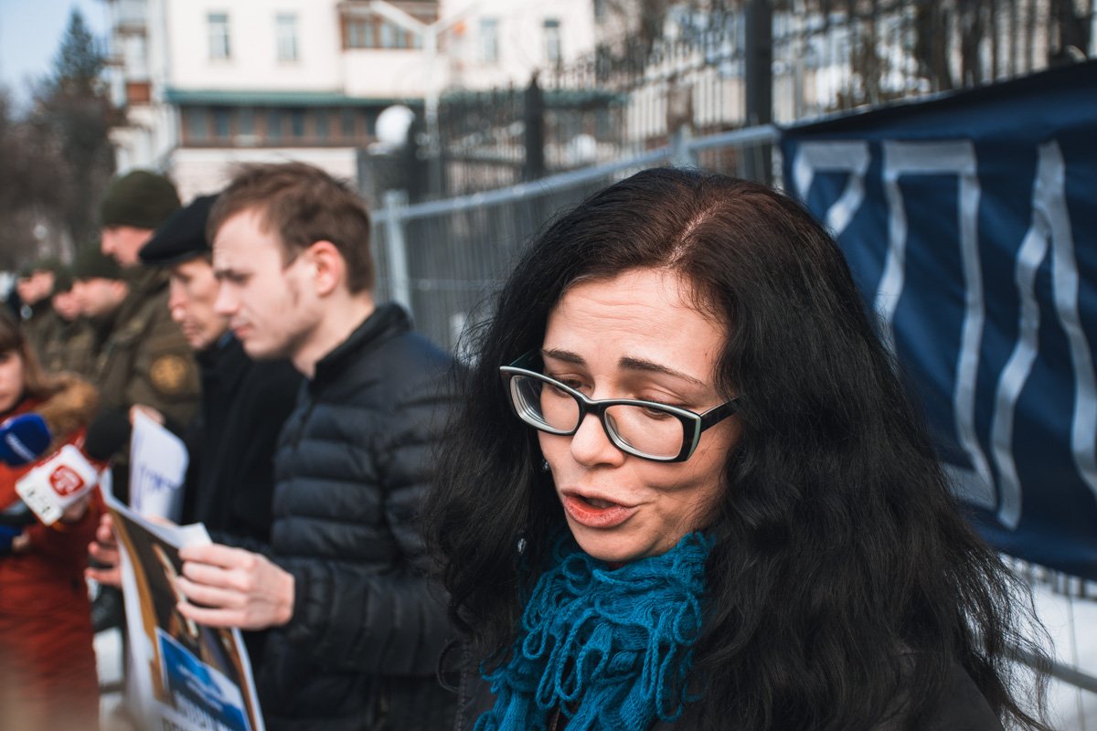 Некоторые знают политзаключенного лично