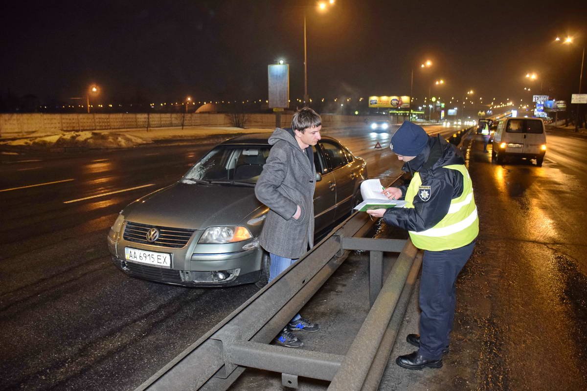 Водитель Passat сразу вызвал скорую помощь Водитель Passat сразу вызвал скорую помощь