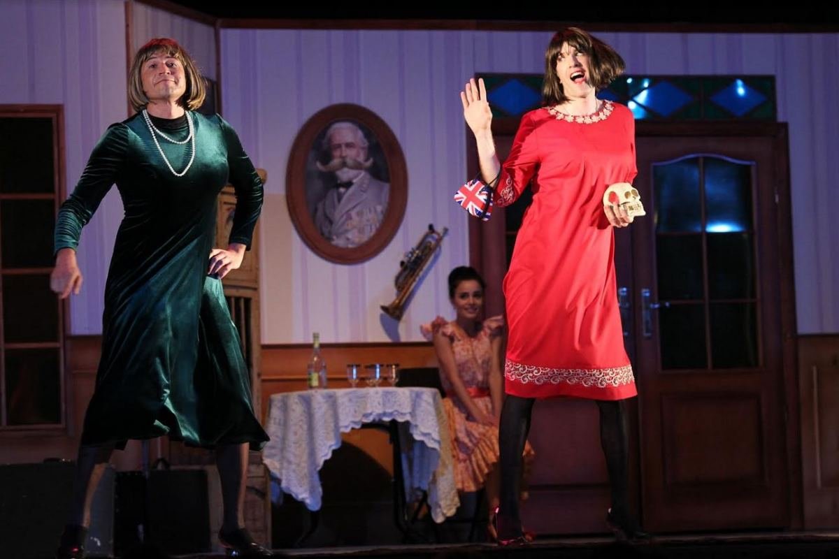 Авантюрно-романтическая комедия с переодеваниями