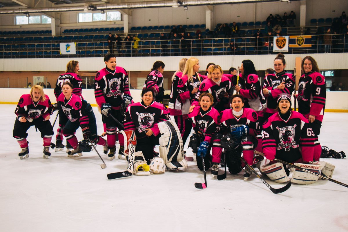 Девушки искренне радовались победе