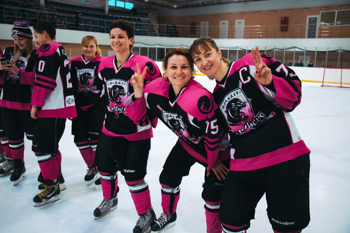 Девушки безумно любят хоккей Девушки безумно любят хоккей