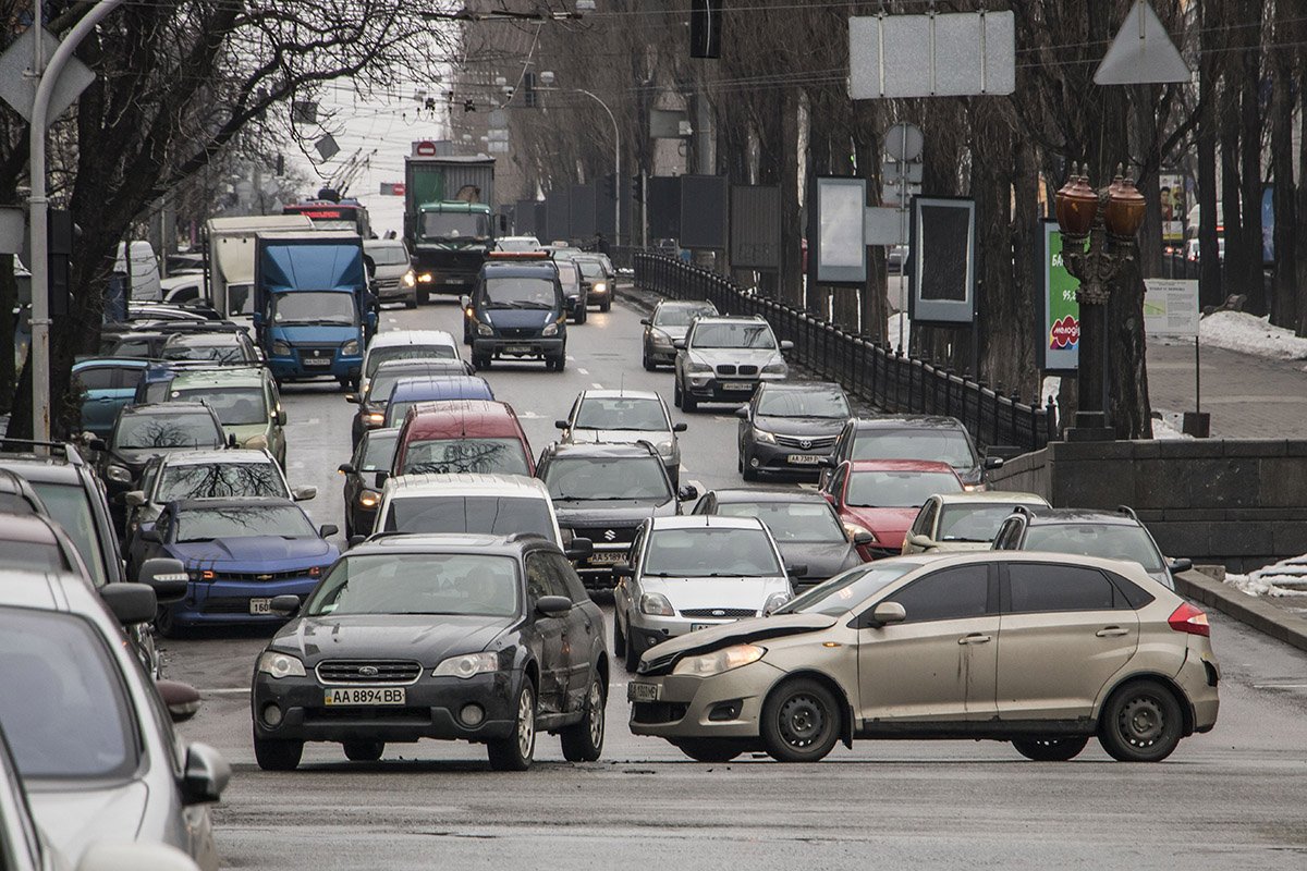 На Бессарабской площади около 16:00 произошло ДТП На Бессарабской площади около 16:00 произошло ДТП