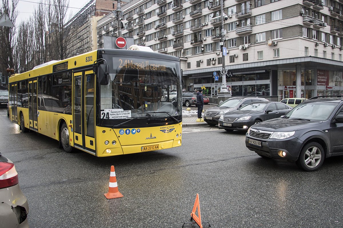 На бульваре Шевченко и на Крещатике в сторону Бессарабки образовалась пробка На бульваре Шевченко и на Крещатике в сторону Бессарабки образовалась пробка