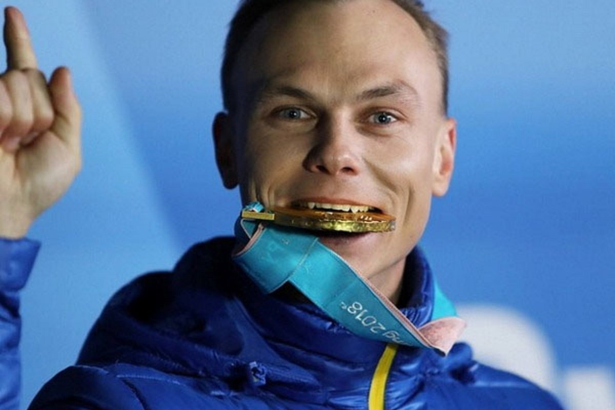 Олимпийскому чемпиону Александру Абраменко вручили награды и денежное вознаграждение