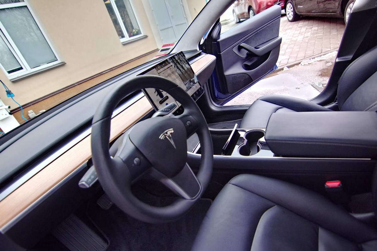 Автомобиль оборудован по последнему слову техники Автомобиль оборудован по последнему слову техники