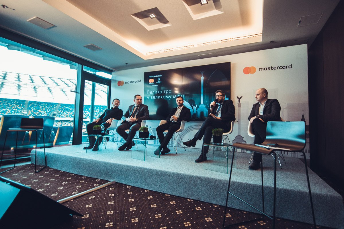 Панельная дискуссия "Большая игра в большом городе" проходила на НСК "Олимпийский" на президентской трибуне