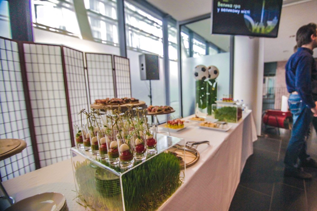 Также всех присутствующих ждал небольшой фуршет