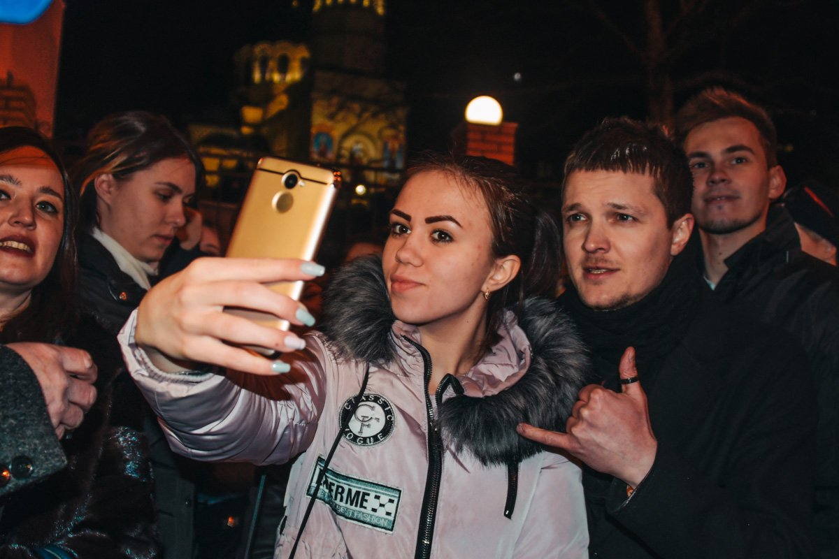 Женя Галич смотрел презентацию клипа вместе со своими фанами