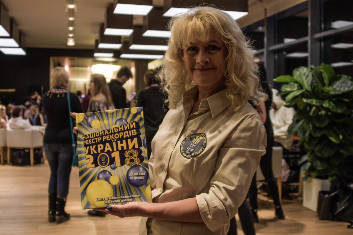 Это первый клип, который транслировался на самом большом медиа-фасаде