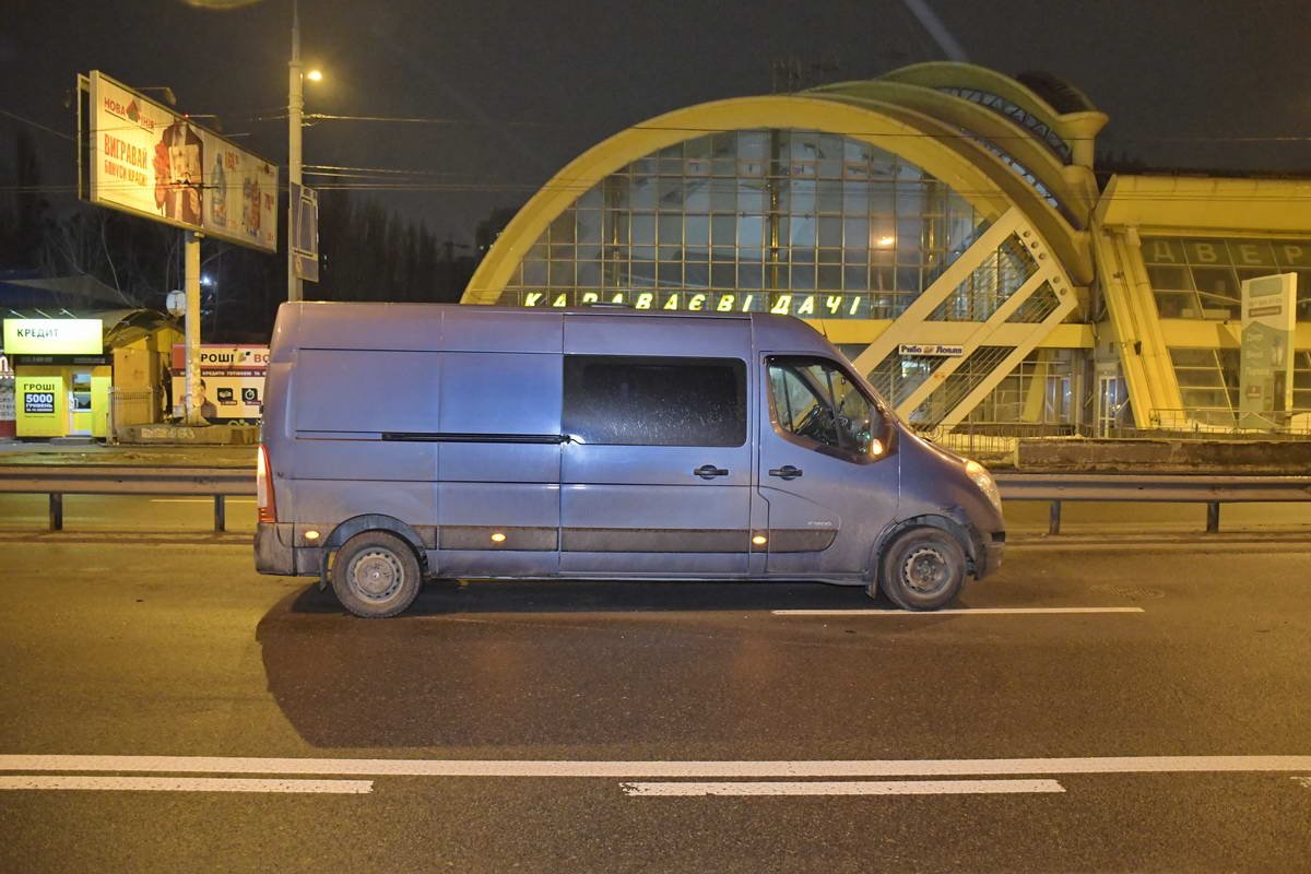 Микроавтобус Renault отделался легкими царапинами