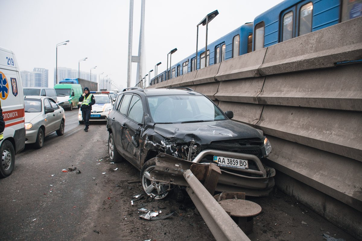 У водителя иномарки - ушиб грудной клетки