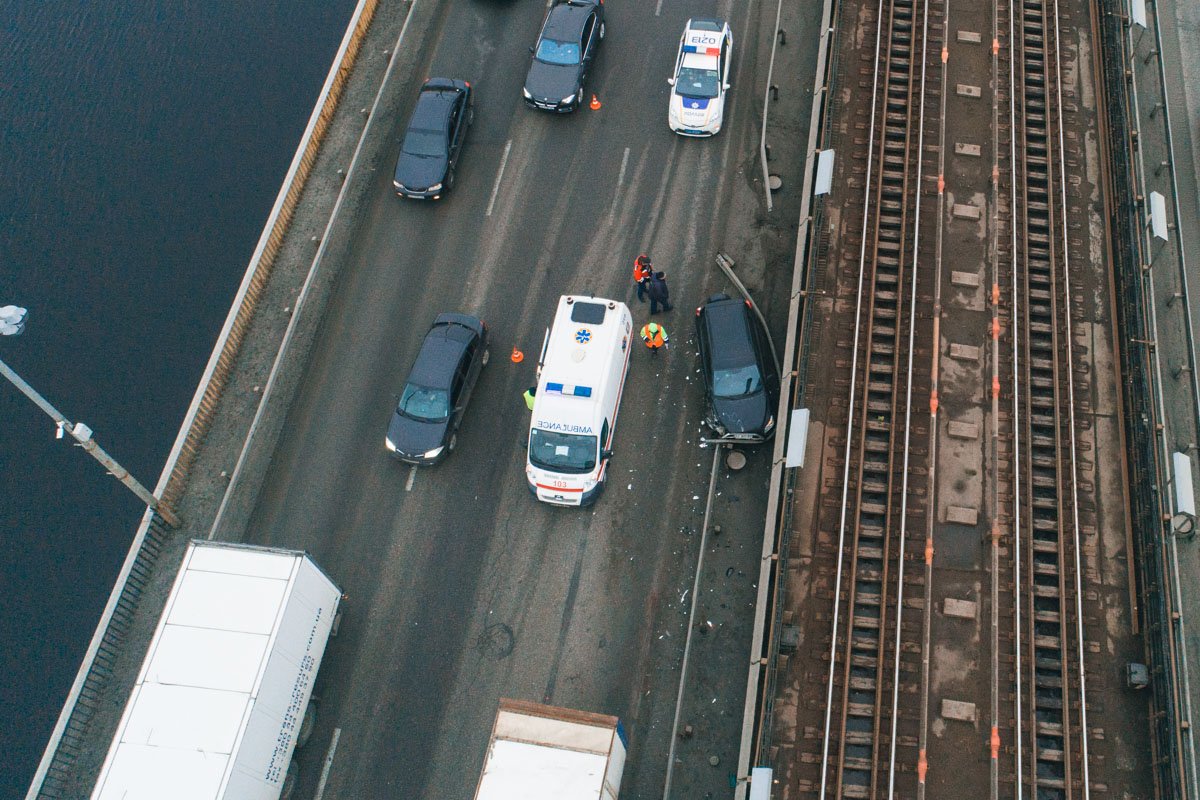 На месте работали патрульные и "скорая" 