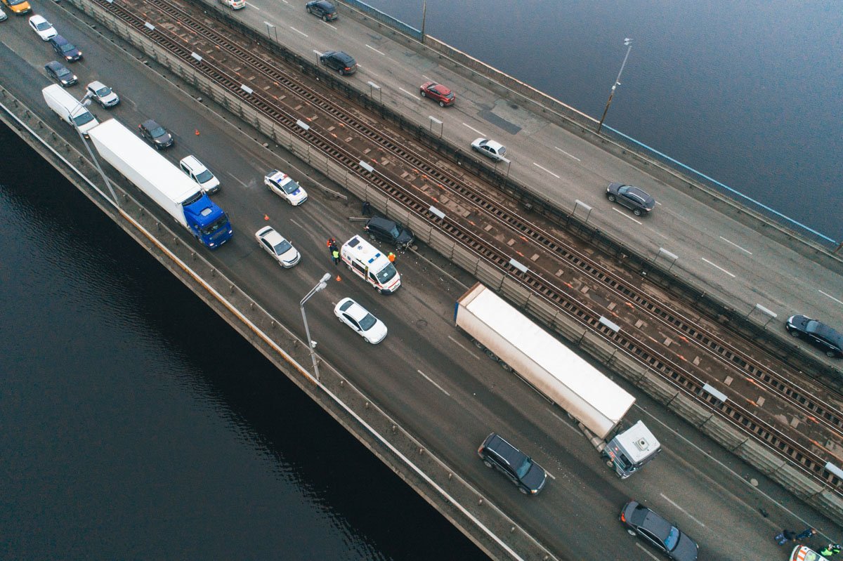  Из-за ДТП образовалась пробка в сторону правого берега