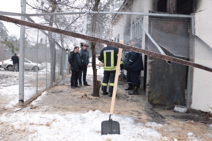 В тушении пожара задействовано 2 единицы спецтехники
