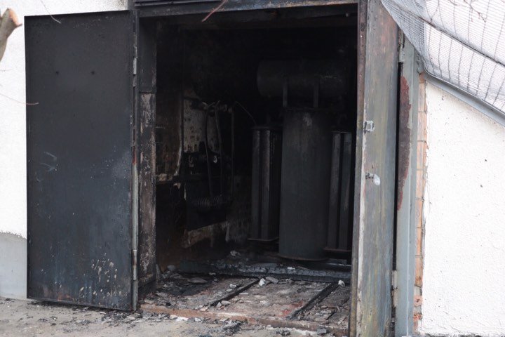 На месте пожара сотрудники стройки отказались комментировать события