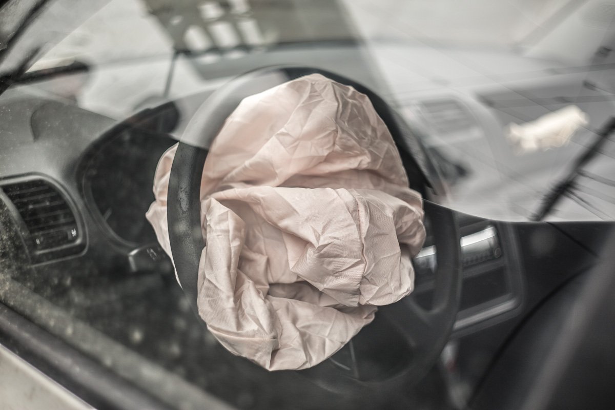 Пострадала девушка, ее увезла машина скорой помощи