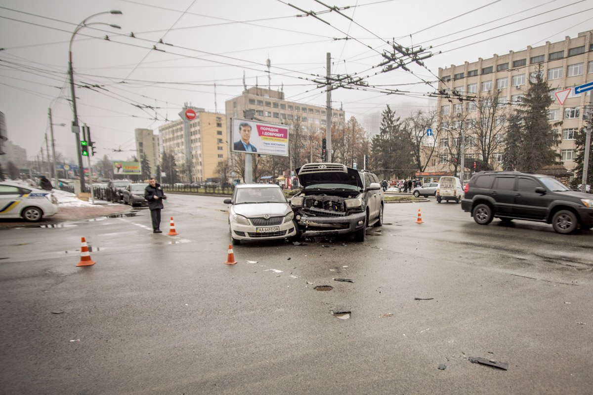 Машины требуют транспортировки 